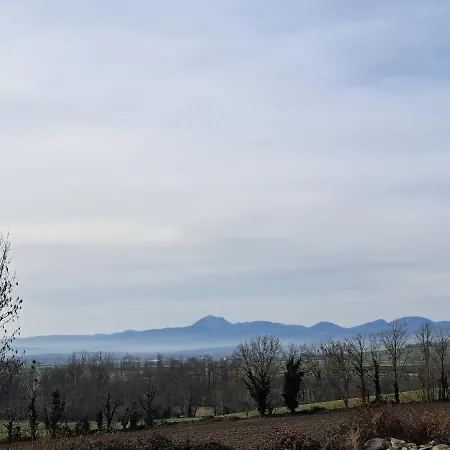 Holiday home Maison Vue Chaine Des Puys Artonne