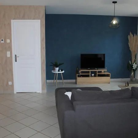 Holiday home Maison Vue Chaine Des Puys Artonne