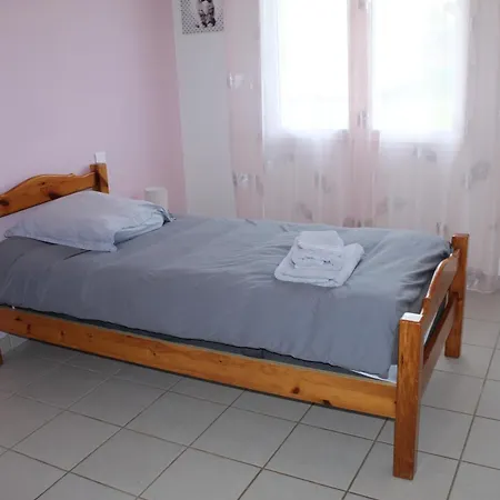 Holiday home Maison Vue Chaine Des Puys